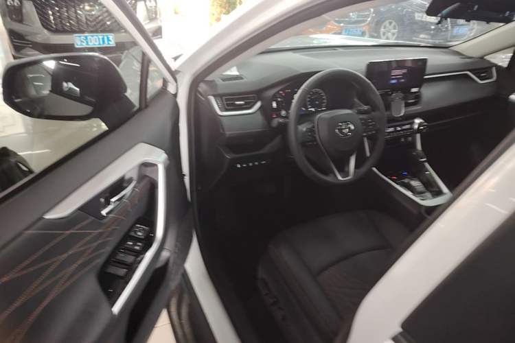 Used Toyota RAV4 2024 2.0L CVT Two-Wheel Drive Fashion Plus Edition Driver Seat