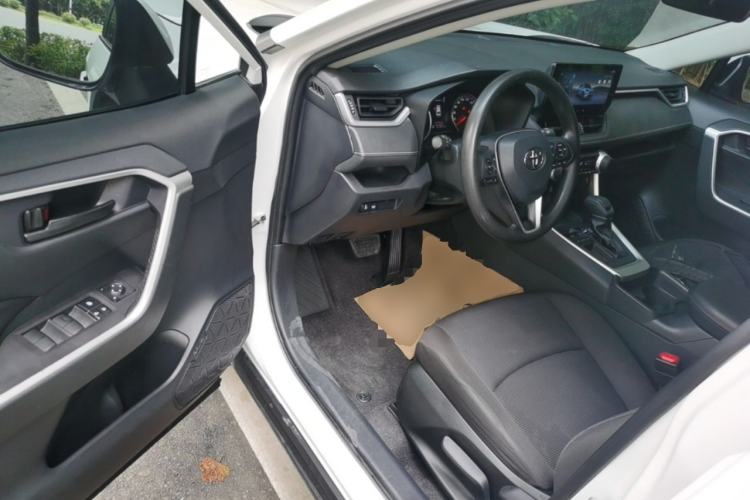Used Toyota RAV4 2024 2.0L CVT Two-Wheel Drive Urban Edition Driver Seat
