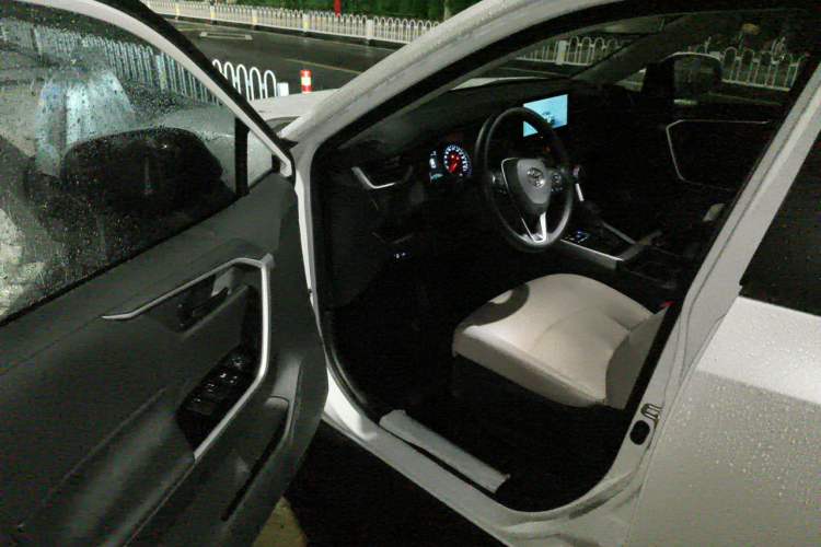 Used Toyota RAV4 2024 2.0L CVT Two-Wheel Drive Urban Edition Driver Seat