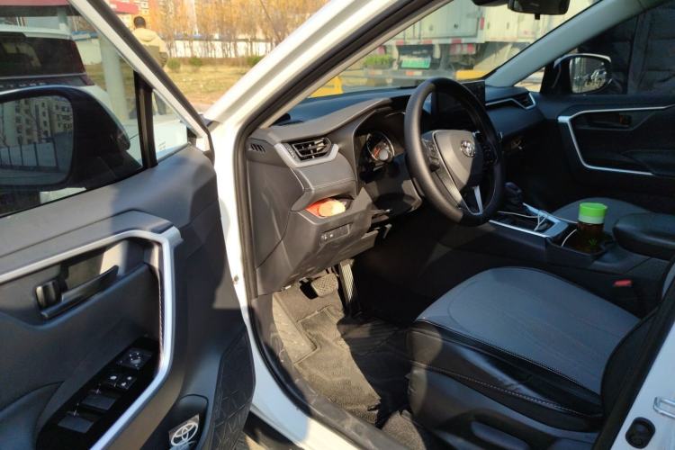 Used Toyota RAV4 2024 2.0L CVT Two-Wheel Drive Urban Edition Driver Seat