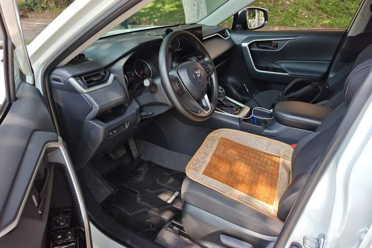Used Toyota RAV4 2024 2.0L CVT Two-Wheel Drive Urban Edition Driver Seat