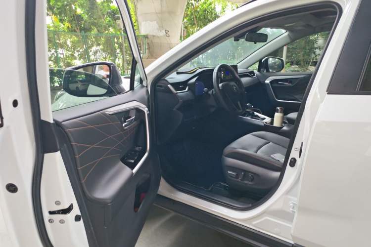 Used Toyota RAV4 2024 2.0L CVT Two-Wheel Drive Fashion Plus Edition Driver Seat