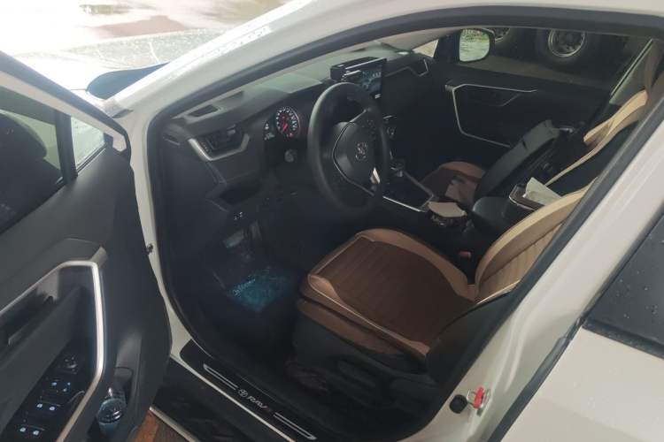 Used Toyota RAV4 2024 2.0L CVT Two-Wheel Drive Urban Edition Driver Seat