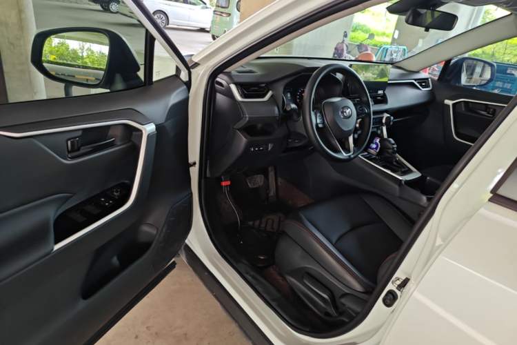 Used Toyota RAV4 2024 2.0L CVT Two-Wheel Drive Urban Edition Driver Seat