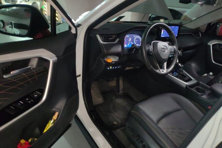 Used Toyota RAV4 2024 2.0L CVT Two-Wheel Drive Fashion Plus Edition Driver Seat