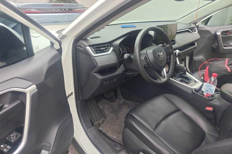Used Toyota RAV4 2024 2.0L CVT Two-Wheel Drive Urban Edition Driver Seat