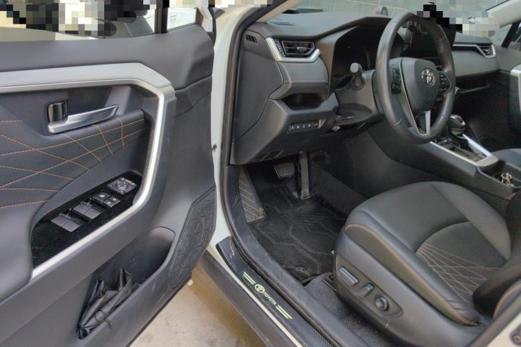 Used Toyota RAV4 2024 2.0L CVT Two-Wheel Drive Fashion Plus Edition Driver Seat