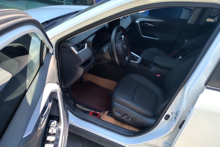 Used Toyota RAV4 2024 2.0L CVT Two-Wheel Drive Fashion Plus Edition Driver Seat