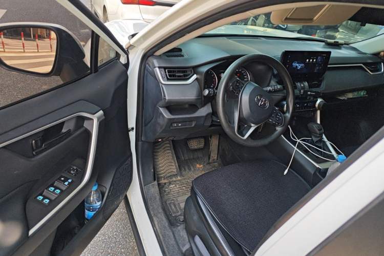 Used Toyota RAV4 2024 2.0L CVT Two-Wheel Drive Urban Edition Driver Seat