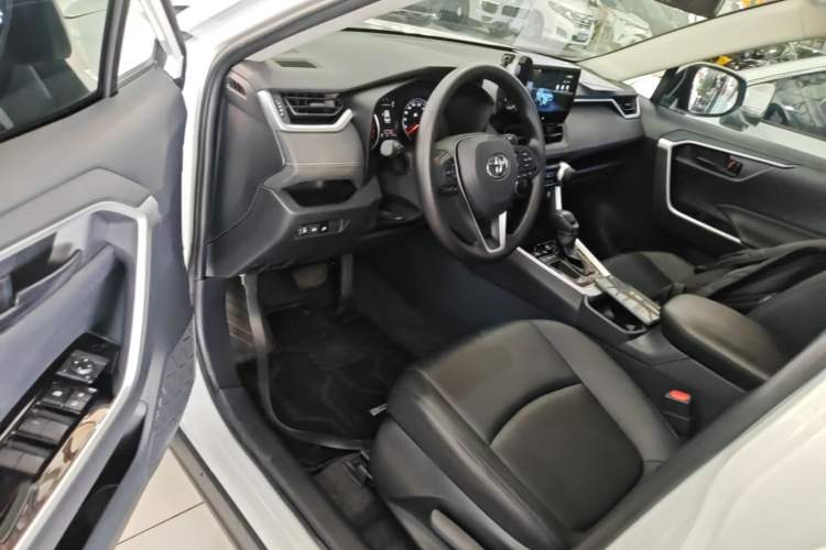 Used Toyota RAV4 2024 2.0L CVT Two-Wheel Drive Urban Edition Driver Seat