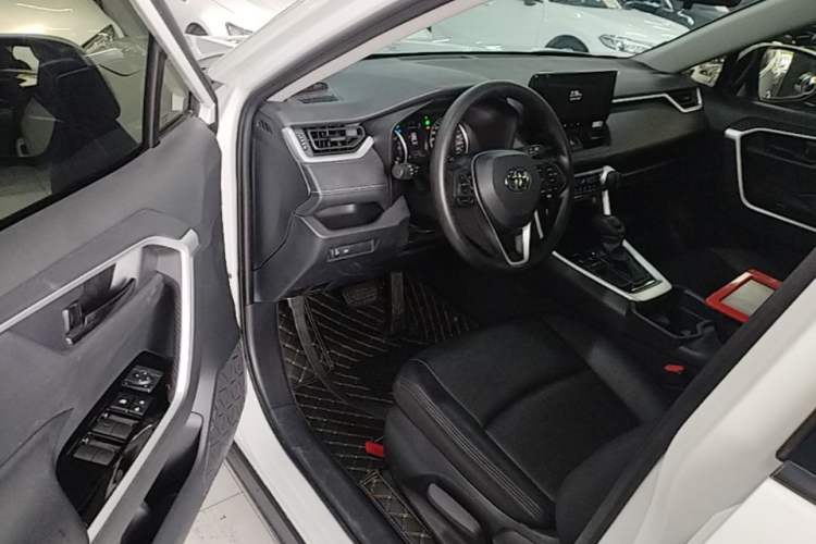 Used Toyota RAV4 2024 2.0L CVT Two-Wheel Drive Urban Edition Driver Seat