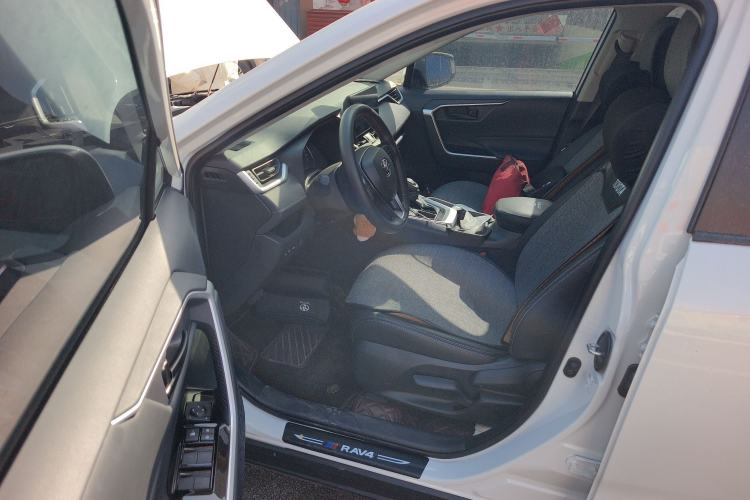 Used Toyota RAV4 2024 2.0L CVT Two-Wheel Drive Urban Edition Driver Seat
