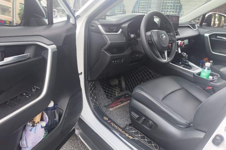 Used Toyota RAV4 2024 2.0L CVT Two-Wheel Drive Fashion Edition Driver Seat