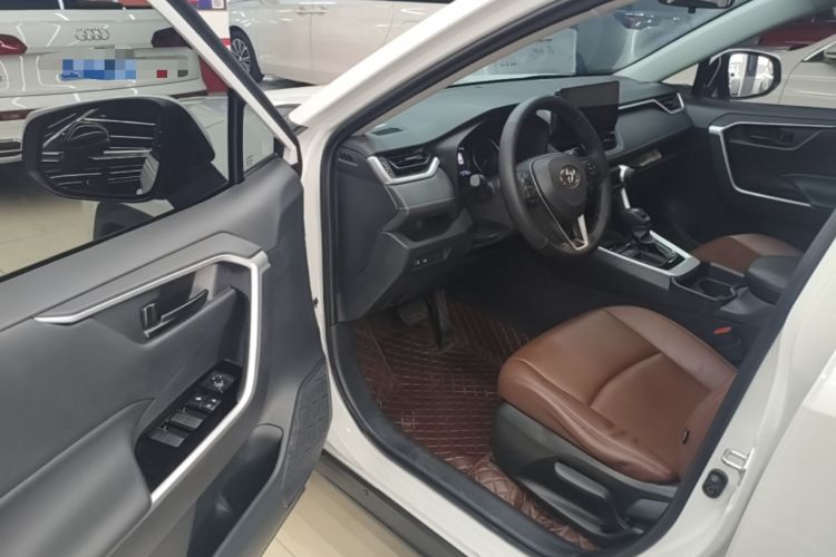 Used Toyota RAV4 2024 2.0L CVT Two-Wheel Drive Urban Edition Driver Seat