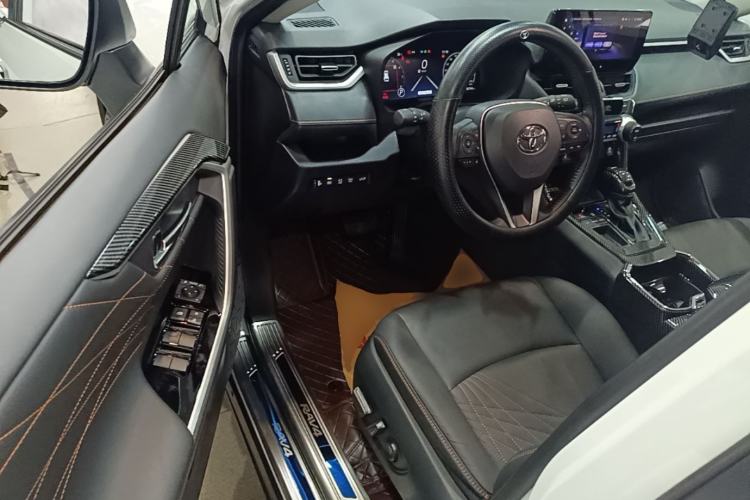 Used Toyota RAV4 2024 2.0L CVT Two-Wheel Drive Fashion Plus Edition Driver Seat
