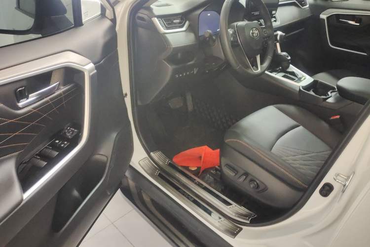 Used Toyota RAV4 2024 2.0L CVT Two-Wheel Drive Fashion Plus Edition Driver Seat