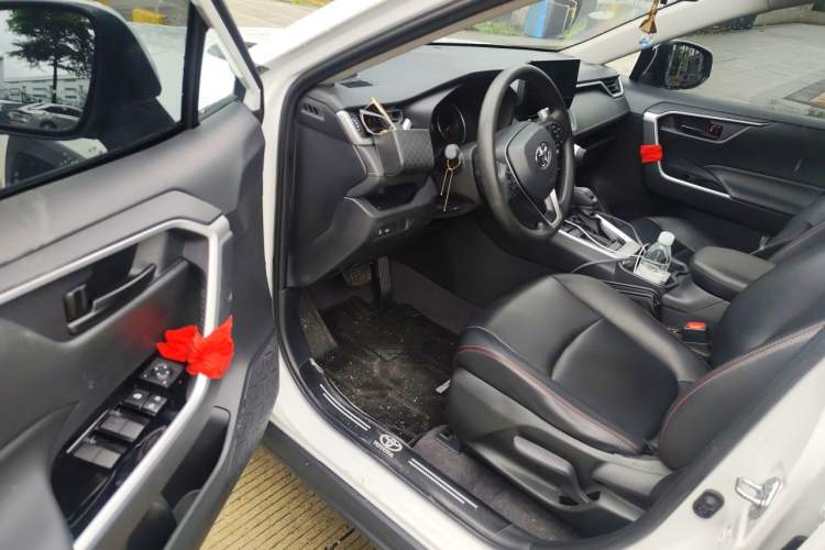 Used Toyota RAV4 2024 2.0L CVT Two-Wheel Drive Urban Edition Driver Seat