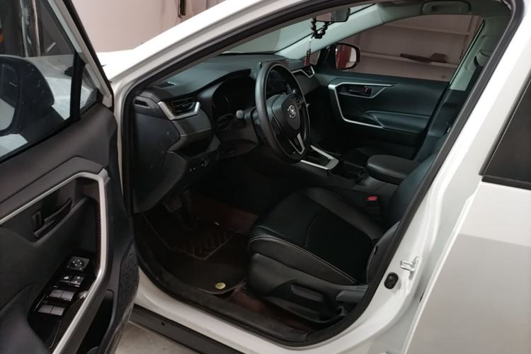 Used Toyota RAV4 2024 2.0L CVT Two-Wheel Drive Urban Edition Driver Seat