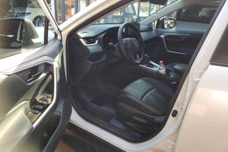 Used Toyota RAV4 2024 2.0L CVT Two-Wheel Drive Urban Edition Driver Seat