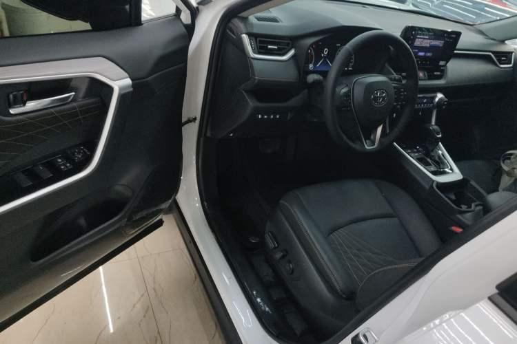 Used Toyota RAV4 2024 Dual-Motor 2.5L E-CVT Two-Wheel Drive Elite Plus Edition Driver Seat