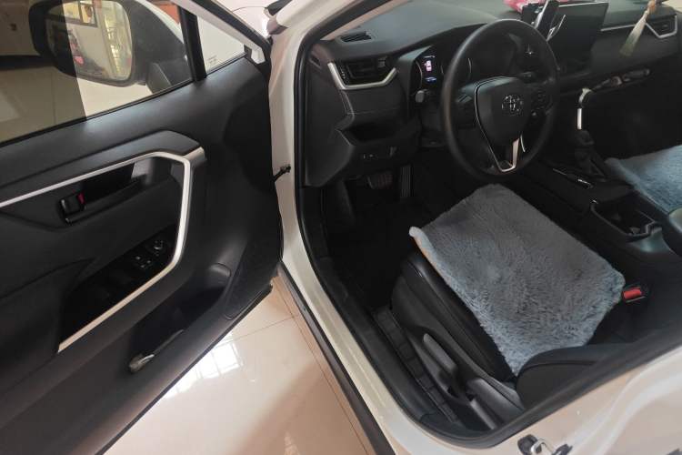 Used Toyota RAV4 2024 2.0L CVT Two-Wheel Drive Urban Edition Driver Seat