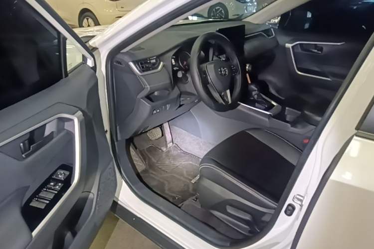 Used Toyota RAV4 2024 2.0L CVT Two-Wheel Drive Urban Edition Driver Seat