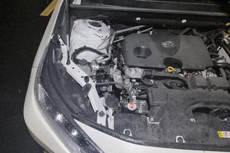 Used Toyota RAV4 2024 2.0L CVT Two-Wheel Drive Urban Edition Engine Bay Right