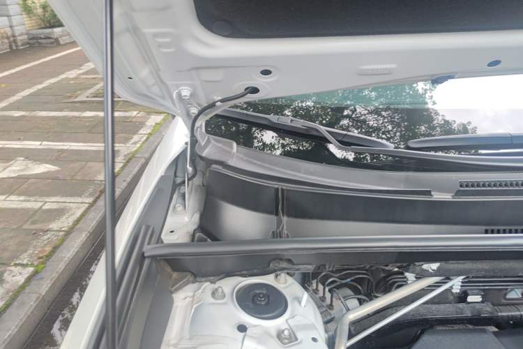 Used Toyota RAV4 2024 2.0L CVT Two-Wheel Drive Fashion Edition Engine Bay Right