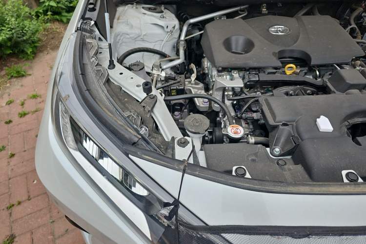 Used Toyota RAV4 2024 2.0L CVT Two-Wheel Drive Fashion Edition Engine Bay Right