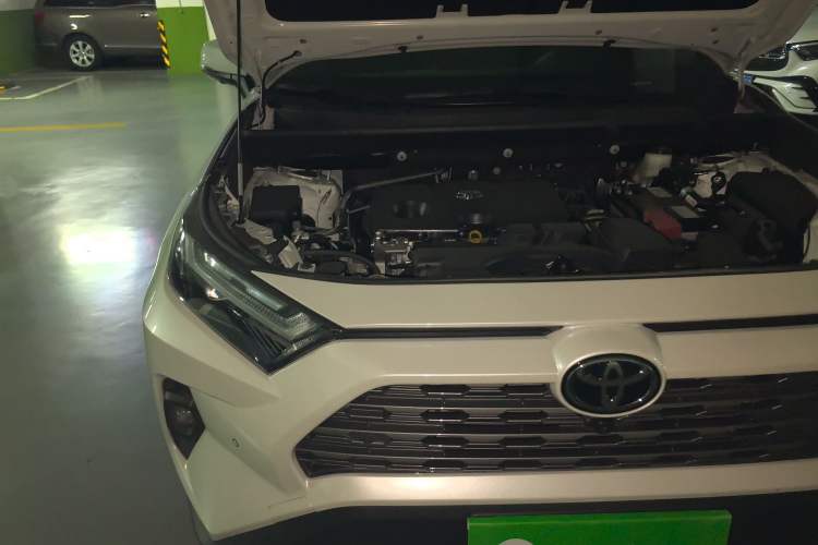 Used Toyota RAV4 2024 2.0L CVT Two-Wheel Drive Fashion Plus Edition Engine Bay Right