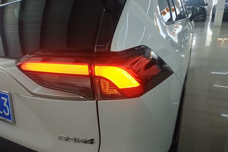 Used Toyota RAV4 2024 2.0L CVT Two-Wheel Drive Fashion Plus Edition Exterior 3