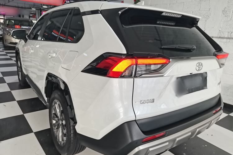 Used Toyota RAV4 2024 2.0L CVT Two-Wheel Drive Fashion Plus Edition Exterior 3