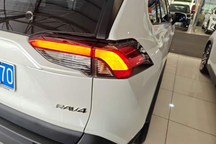 Used Toyota RAV4 2024 2.0L CVT Two-Wheel Drive Urban Edition Exterior 3
