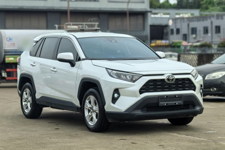 Used Toyota RAV4 2024 2.0L CVT Two-Wheel Drive Urban Edition Exterior 3