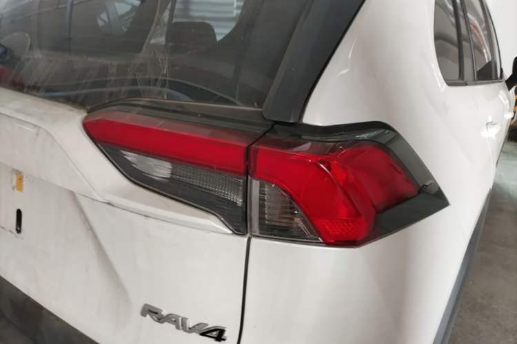 Used Toyota RAV4 2024 2.0L CVT Two-Wheel Drive Urban Edition Exterior 3