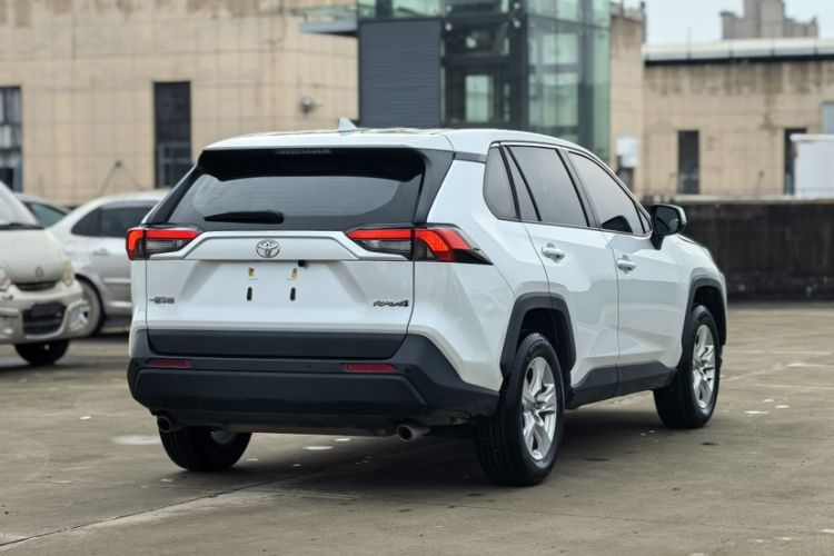 Used Toyota RAV4 2024 2.0L CVT Two-Wheel Drive Urban Edition Exterior 4