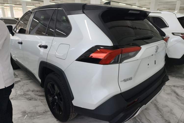 Used Toyota RAV4 2024 2.0L CVT Two-Wheel Drive Urban Edition Exterior 5
