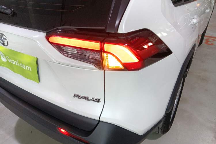 Used Toyota RAV4 2024 2.0L CVT Two-Wheel Drive Urban Edition Exterior 6