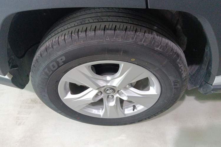Used Toyota RAV4 2024 2.0L CVT Two-Wheel Drive Urban Edition Exterior 8