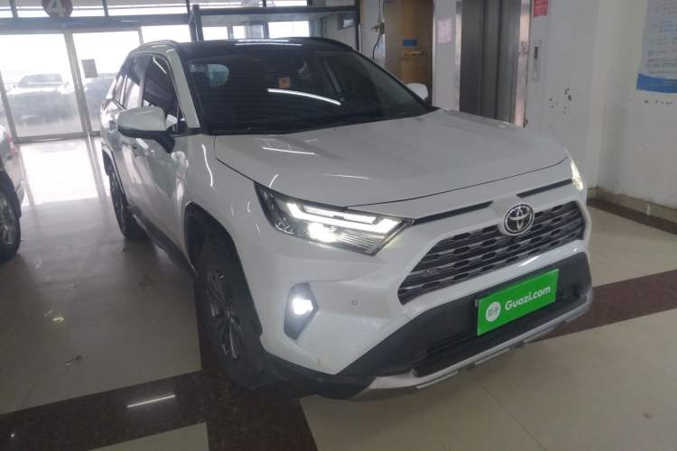 Used Toyota RAV4 2024 2.0L CVT Two-Wheel Drive Fashion Plus Edition Front Right 45 Deg