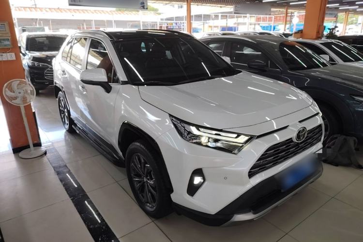 Used Toyota RAV4 2024 2.0L CVT Two-Wheel Drive Fashion Plus Edition Front Right 45 Deg