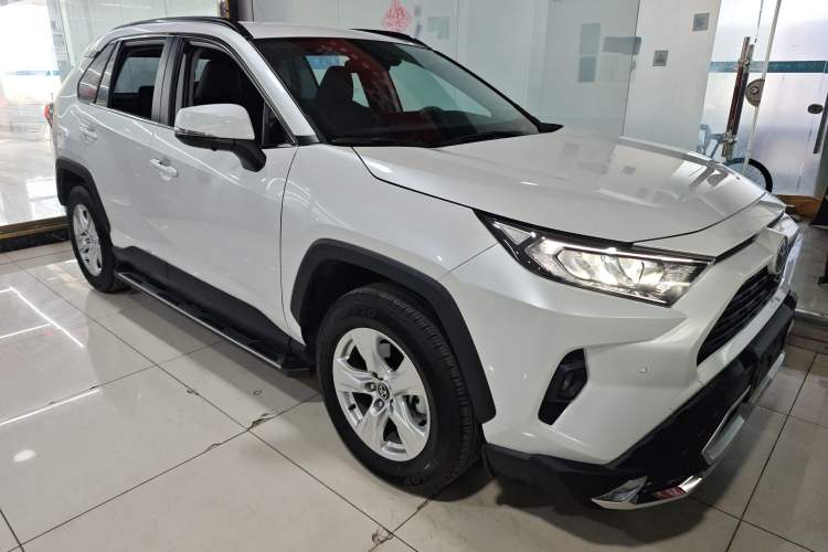 Used Toyota RAV4 2024 2.0L CVT Two-Wheel Drive Urban Edition Front Right 45 Deg