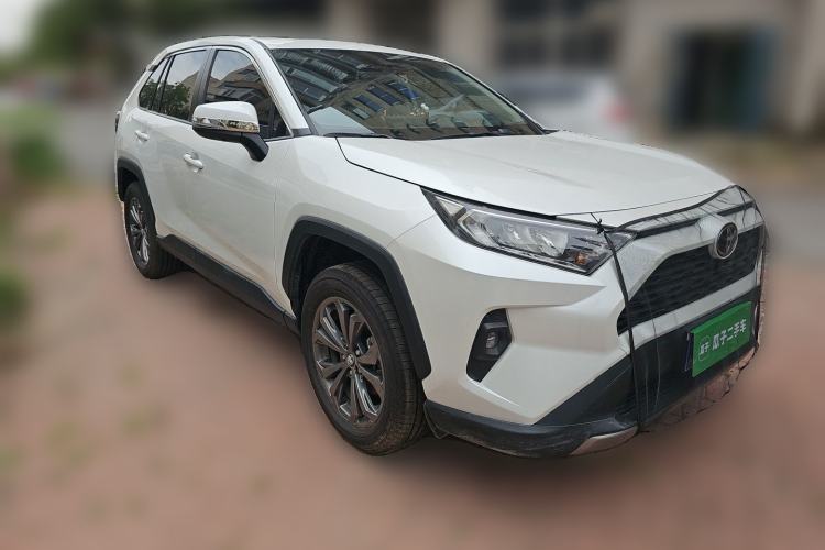 Used Toyota RAV4 2024 2.0L CVT Two-Wheel Drive Fashion Edition Front Right 45 Deg
