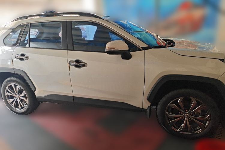 Used Toyota RAV4 2024 2.0L CVT Two-Wheel Drive Fashion Edition Front Right 45 Deg