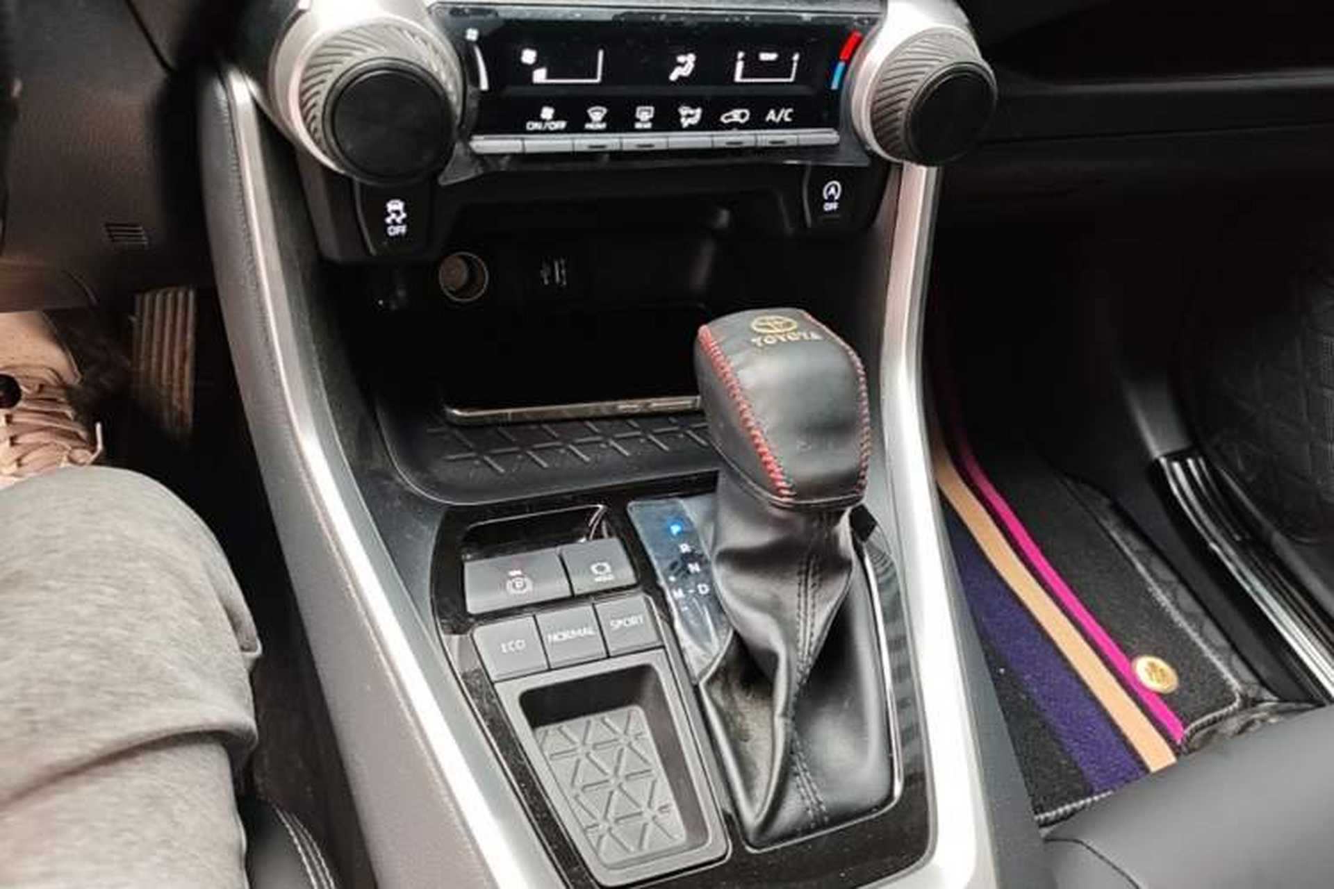 Used Toyota RAV4 2024 2.0L CVT Two-Wheel Drive Urban Edition Gear Lever