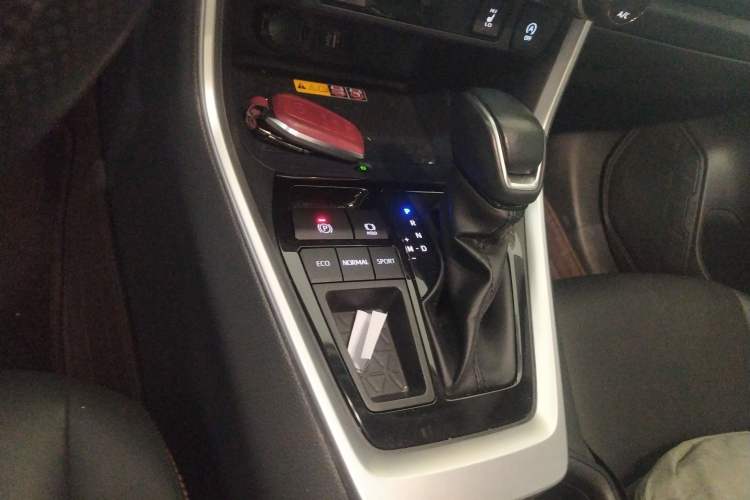 Used Toyota RAV4 2024 2.0L CVT Two-Wheel Drive Fashion Plus Edition Gear Lever