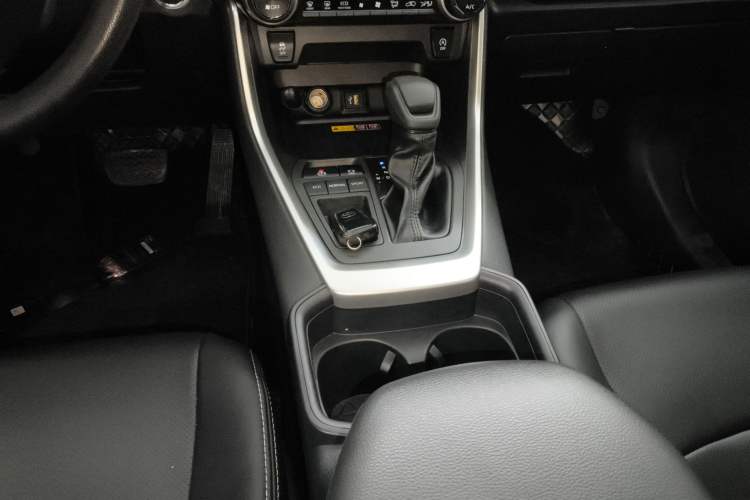Used Toyota RAV4 2024 2.0L CVT Two-Wheel Drive Fashion Edition Gear Lever