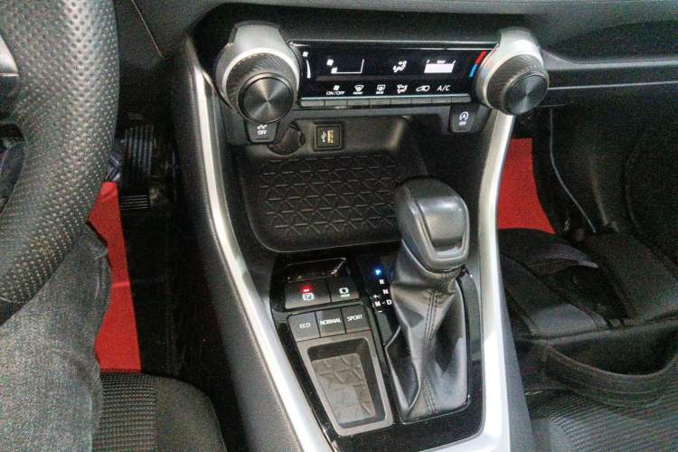 Used Toyota RAV4 2024 2.0L CVT Two-Wheel Drive Urban Edition Gear Lever