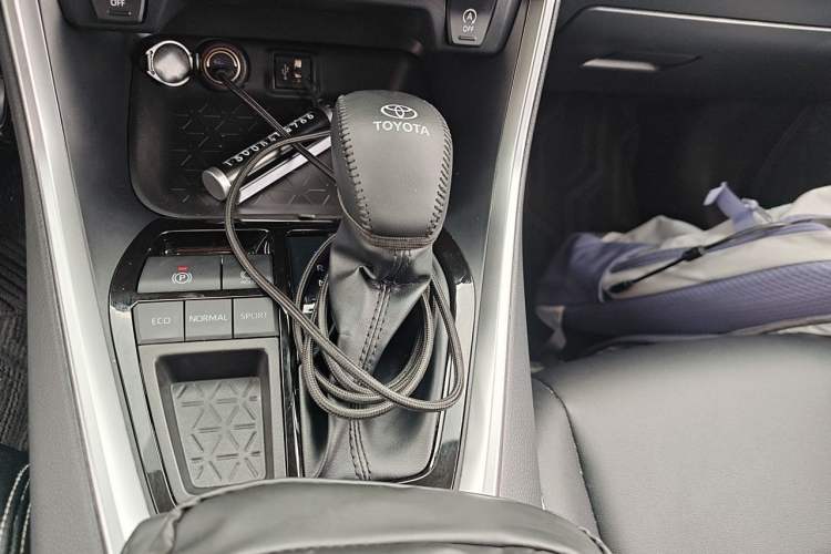 Used Toyota RAV4 2024 2.0L CVT Two-Wheel Drive Urban Edition Gear Lever