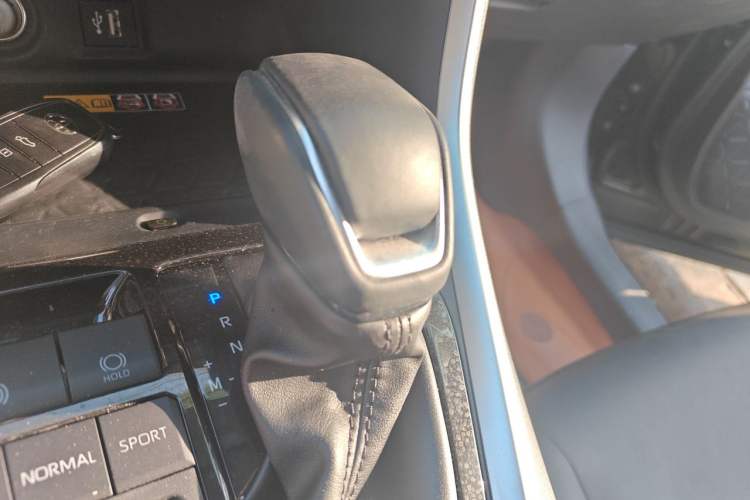 Used Toyota RAV4 2024 2.0L CVT Two-Wheel Drive Fashion Plus Edition Gear Lever